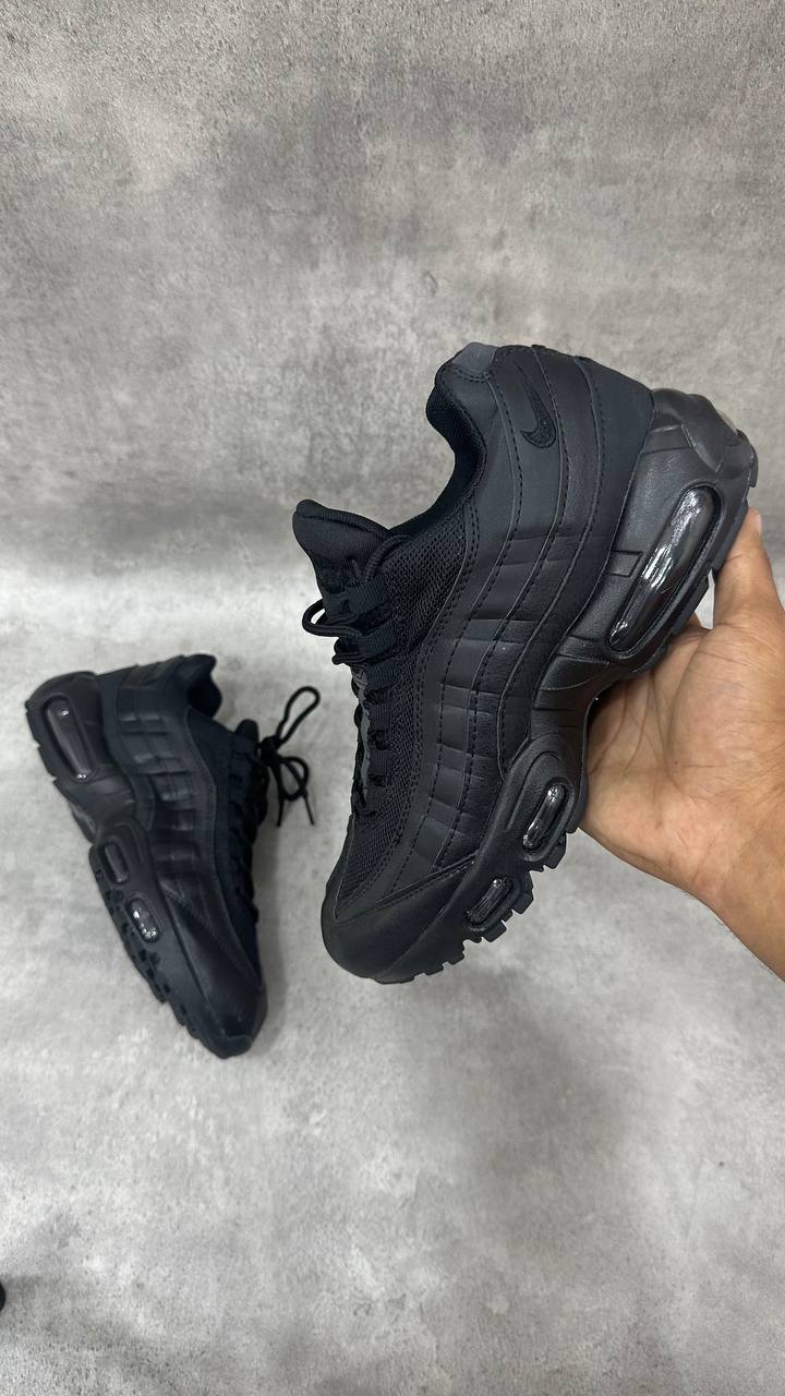 Nike Air Max 95 Essential Triple Noir