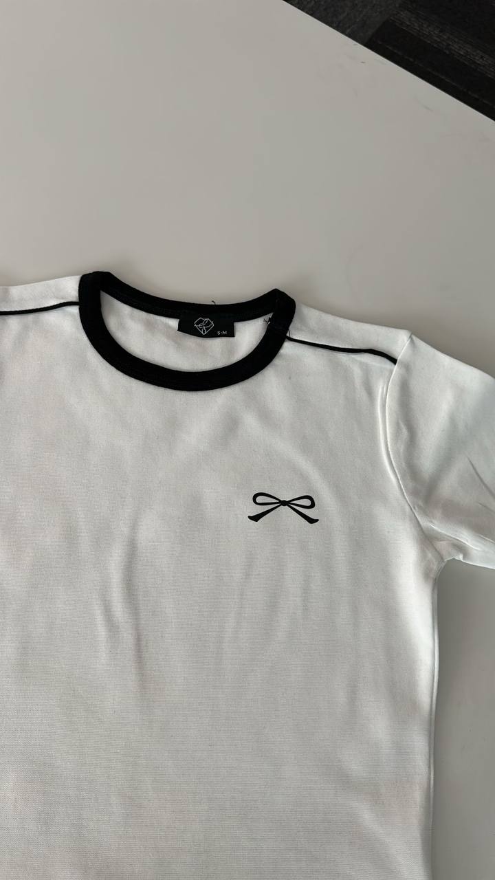 Crop top blanc à rayures et nœud
