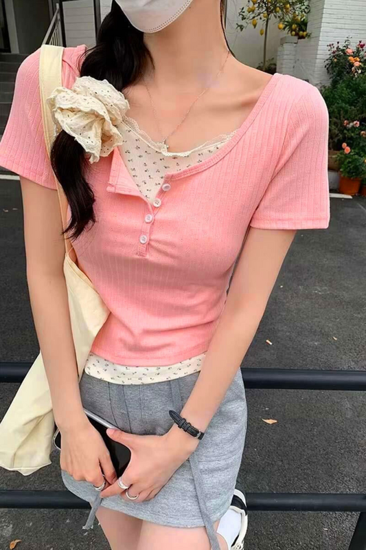 Chemisier boutonné à manches courtes et motif floral en dentelle