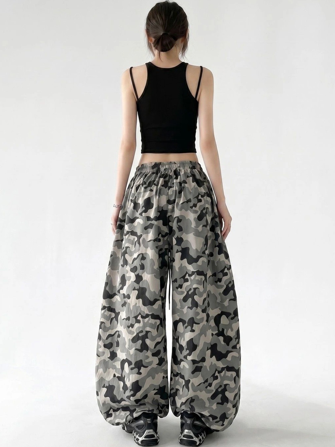 Women Camouflage Printed Loose Fit Easy Wash Trousers - Image 3