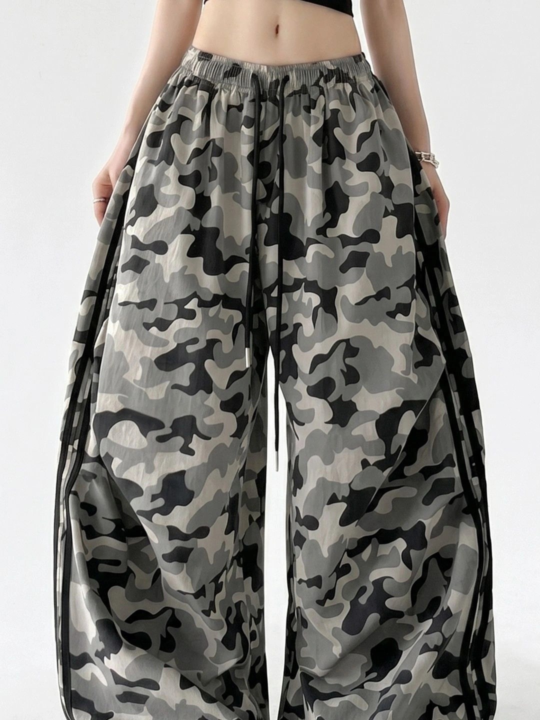 Women Camouflage Printed Loose Fit Easy Wash Trousers - Image 4