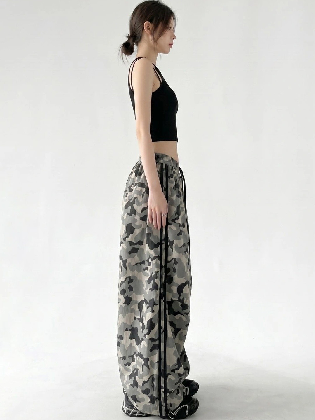Women Camouflage Printed Loose Fit Easy Wash Trousers - Image 5