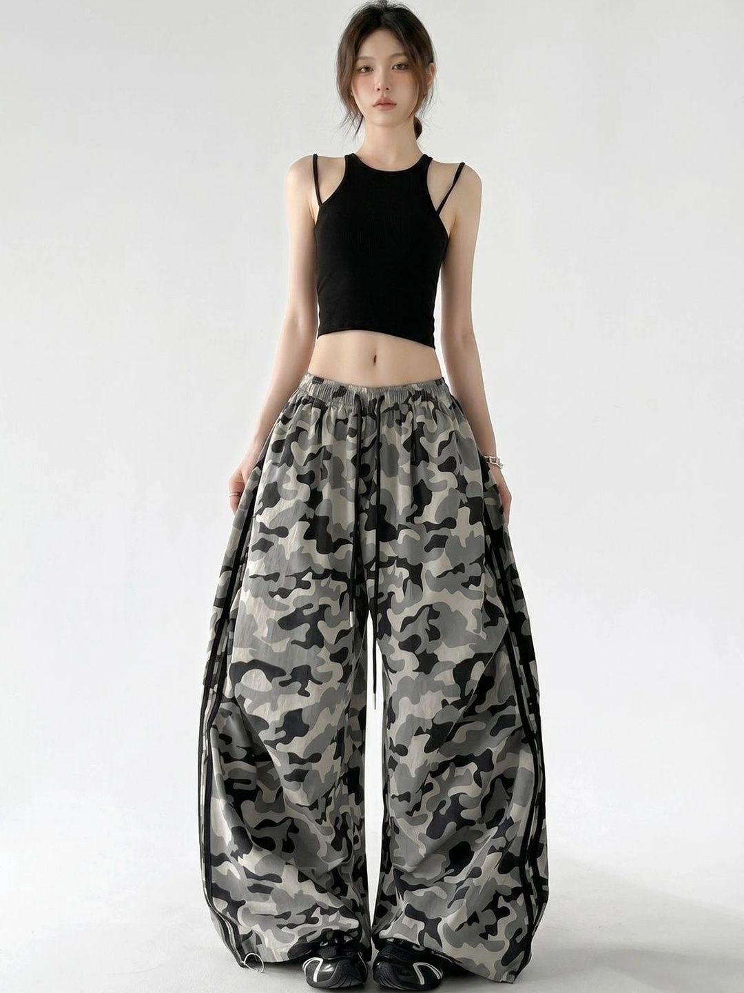 Women Camouflage Printed Loose Fit Easy Wash Trousers - Image 2